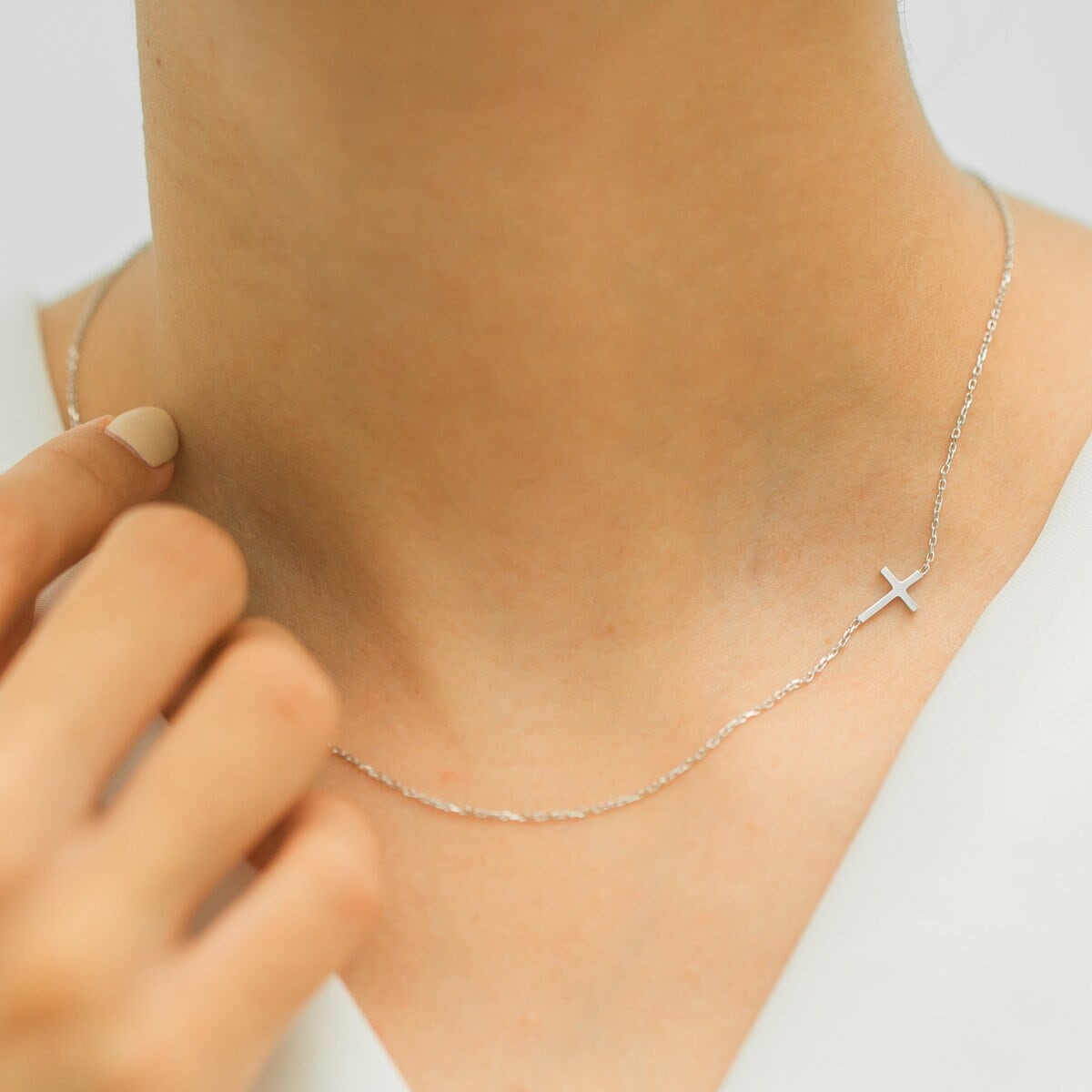 Sideways Cross Necklace - Glamoristic