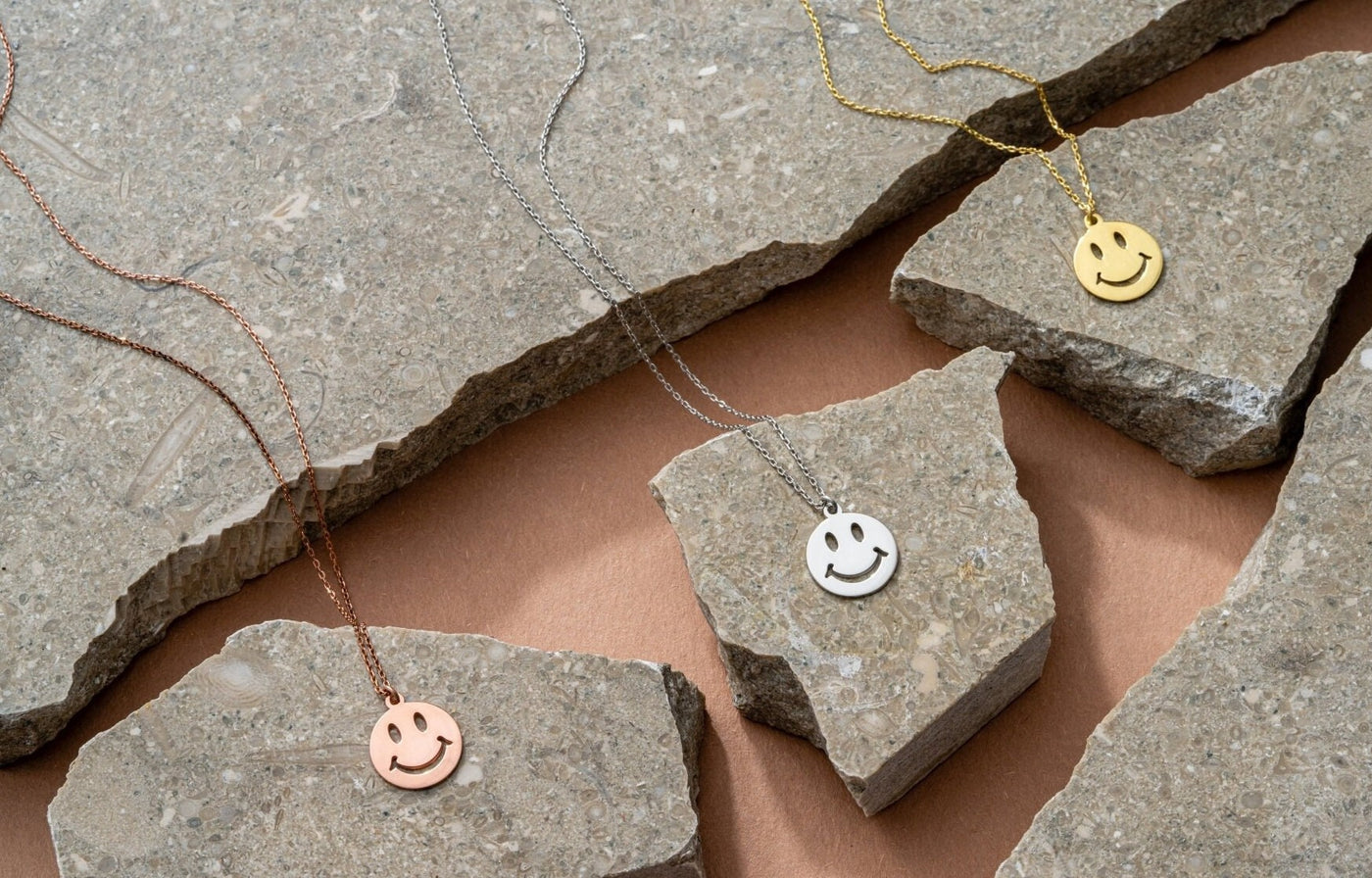 Smiley Face Necklace - Glamoristic