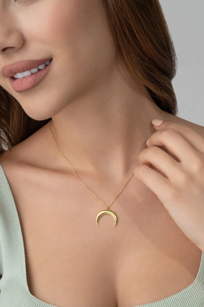 Crescent Moon Necklace - Glamoristic