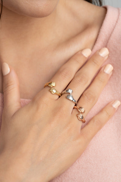 Hugging Hand Ring - Glamoristic