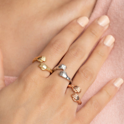 Hugging Hand Ring - Glamoristic