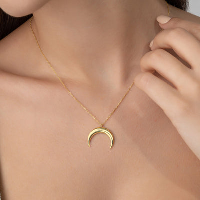 Crescent Moon Necklace - Glamoristic